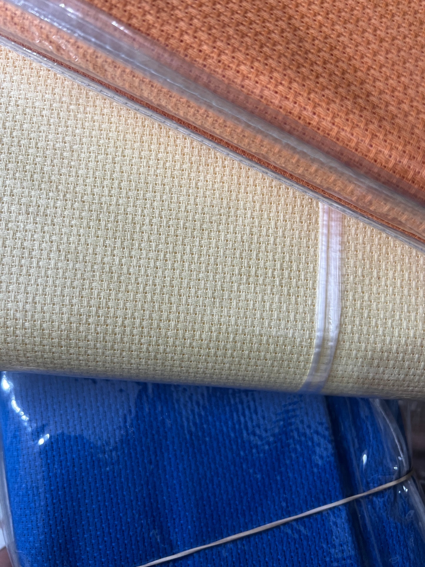 08 COUNT ZWEIGART  RED AIDA 60 CM X 100 CM