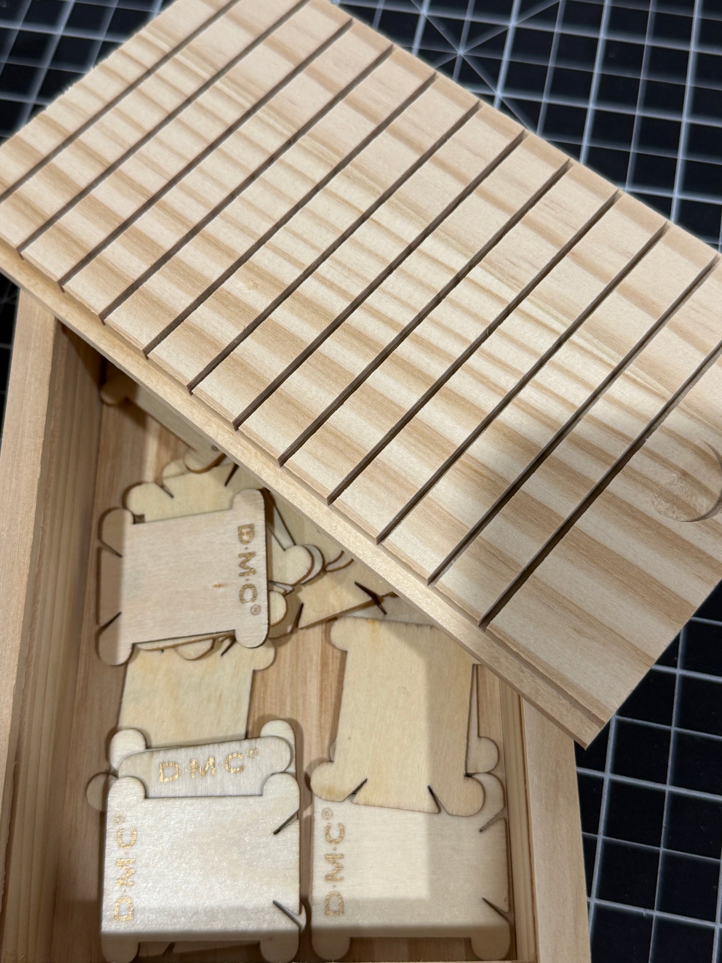 Storage Box wooden ECO-VITA complete with bobbins
