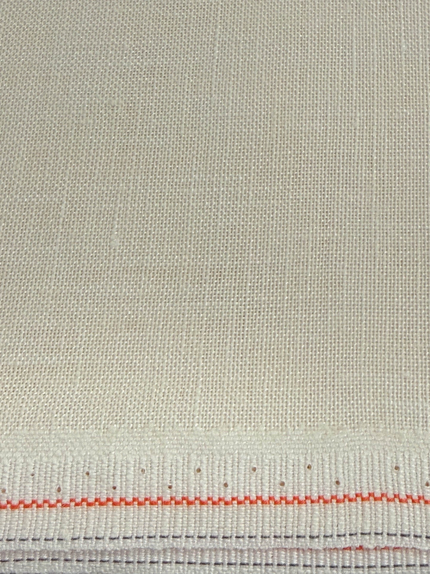 40  COUNT ZWEIGART NEWCASTLE  LINEN PARCHMENT (770)