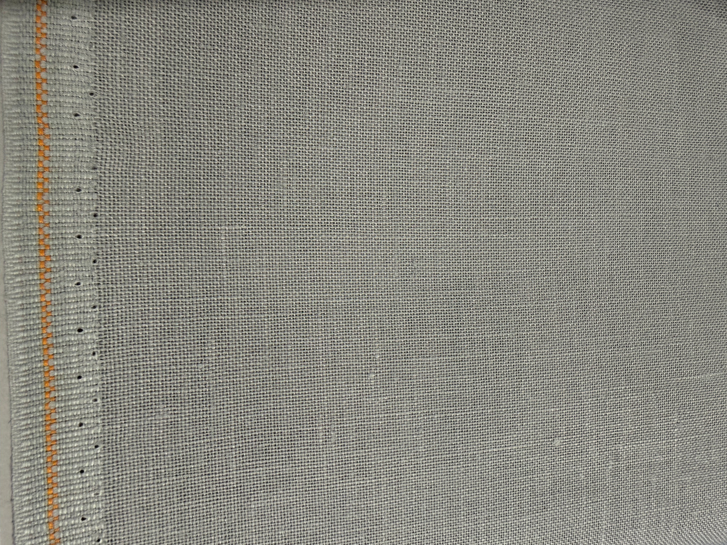 40  COUNT ZWEIGART NEWCASTLE  LINEN PARCHMENT (770)