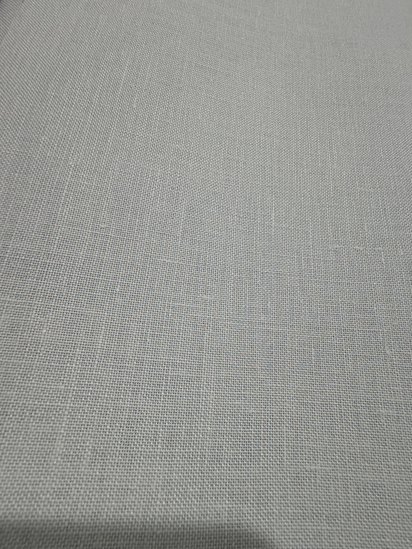 40  COUNT ZWEIGART NEWCASTLE  LINEN PARCHMENT (770)