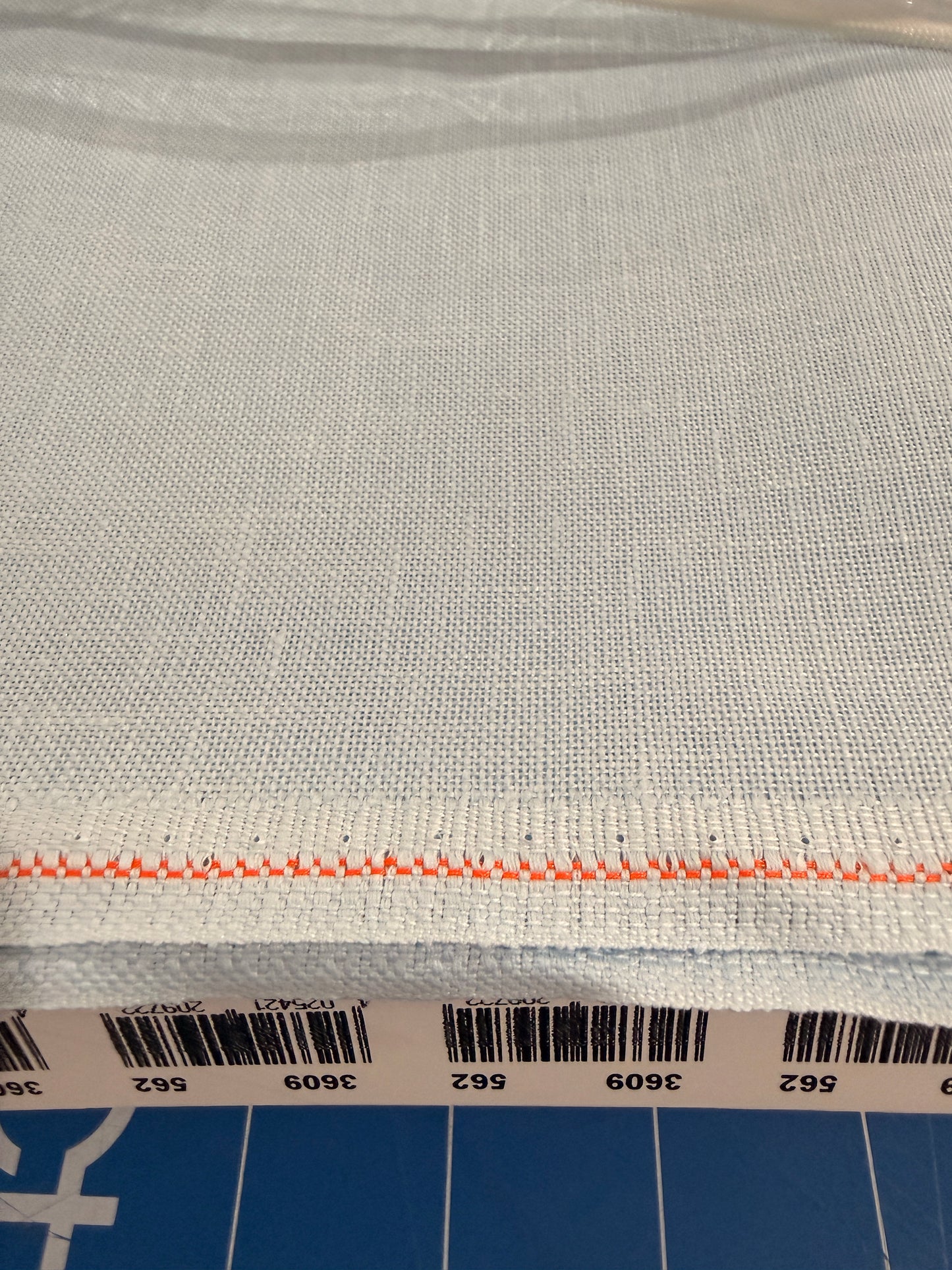 32 COUNT ZWEIGART BELFAST LINEN 32 COUNT PALE BLUE (562)